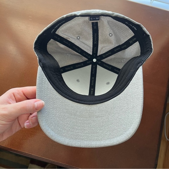 Hurley Men’s Phantom Resist Lightweight Stretch Back Grey Hat Size S/M - Picture 8 of 15